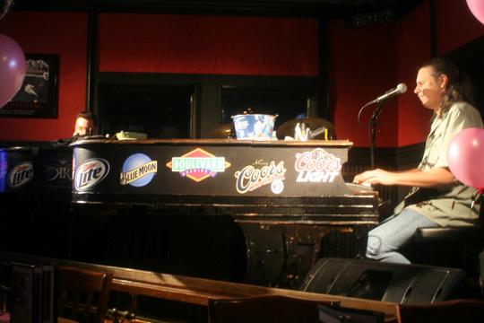 Dueling+Pianos+The+Office+Too+has+dueling+pianos+every+week.%0A