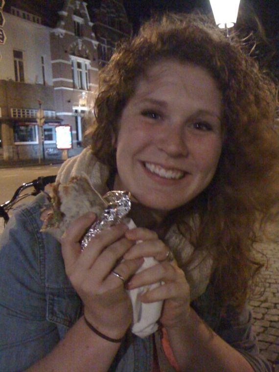 Washburn student, Sydney Spyres eats doner kebab in Maastricht, Limburg, Netherlands. She has completed a community service WTE and an international education WTE. 