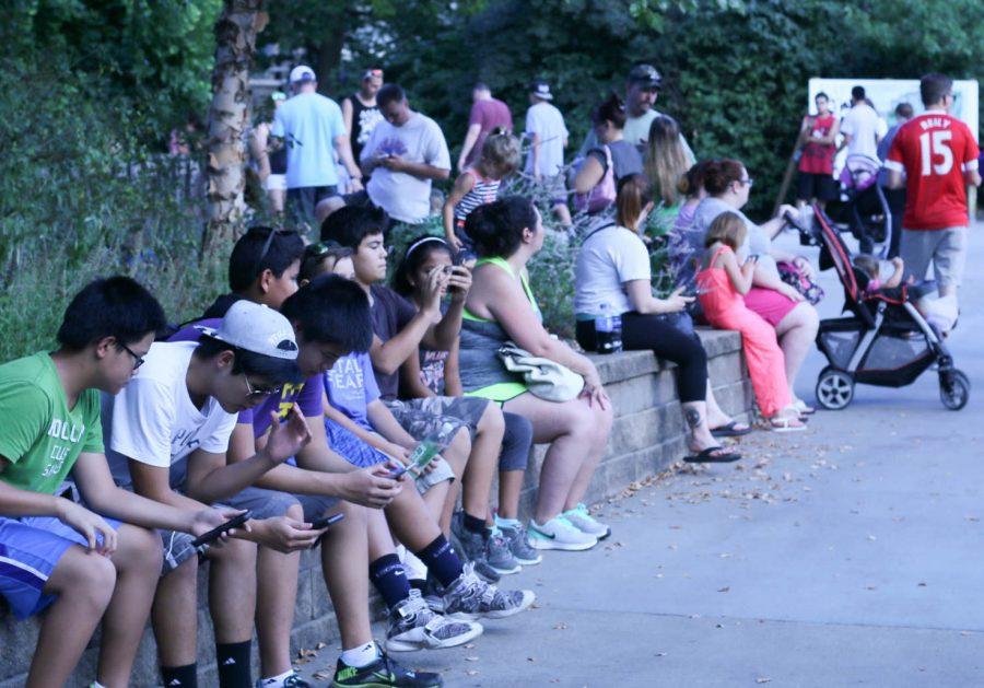 Players lining up near the entrance. The zoo provided phone charging stations so attendees could continue playing throughout the evening.