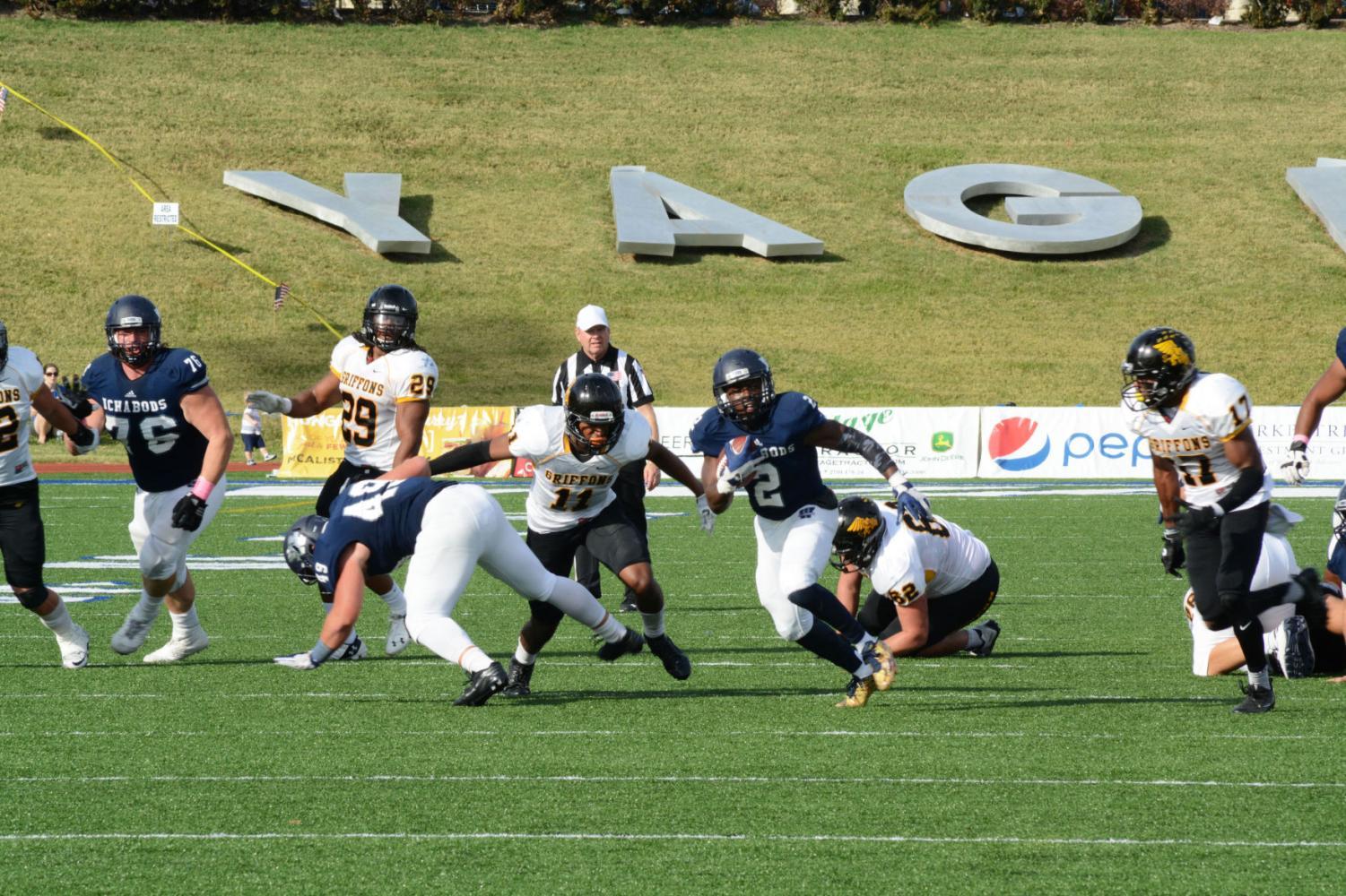 Homecoming brings 16-13 win against Griffons