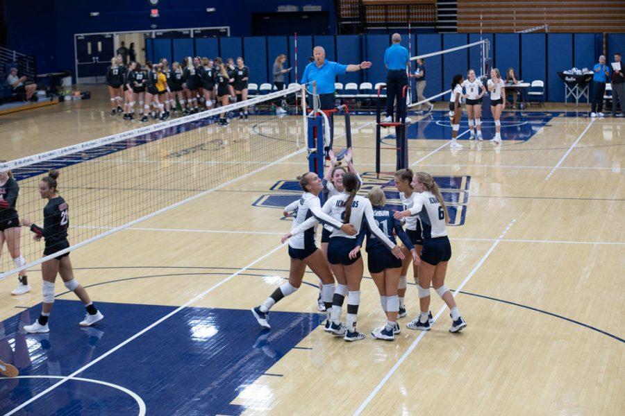 Sko+bods%3A%C2%A0Washburn+University+womens+volleyball+team+pulls+off+another+win+against+Texas+Womans+University.+The+Ichabods+finished+the+Washburn+Invitational+tournament+4-0.