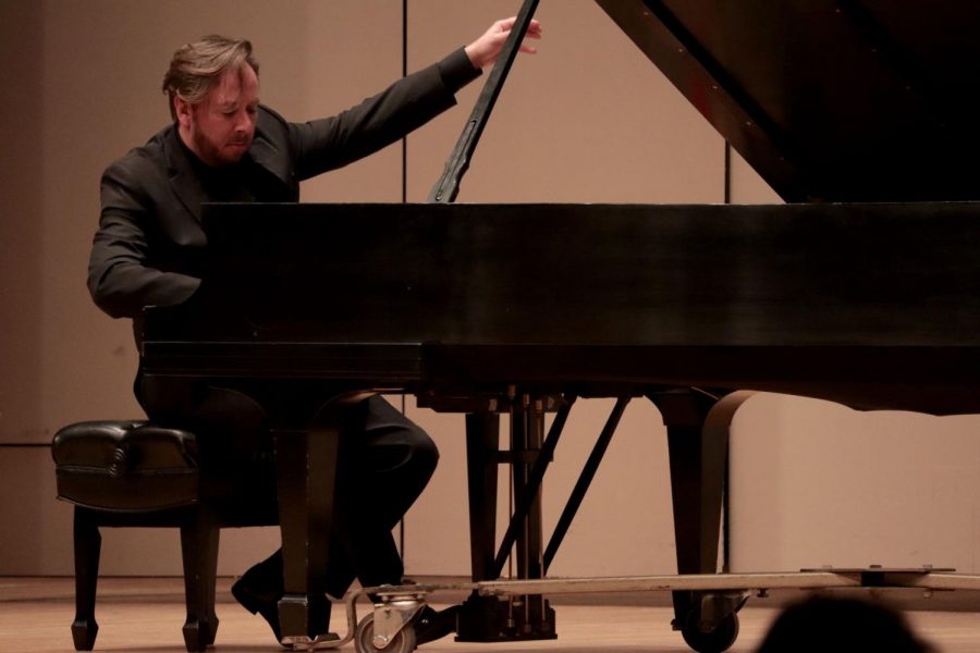 Amazing virtuoso pianist: American pianist Thomas Pandolfi performed seven pieces of music at White Concert Hall. 