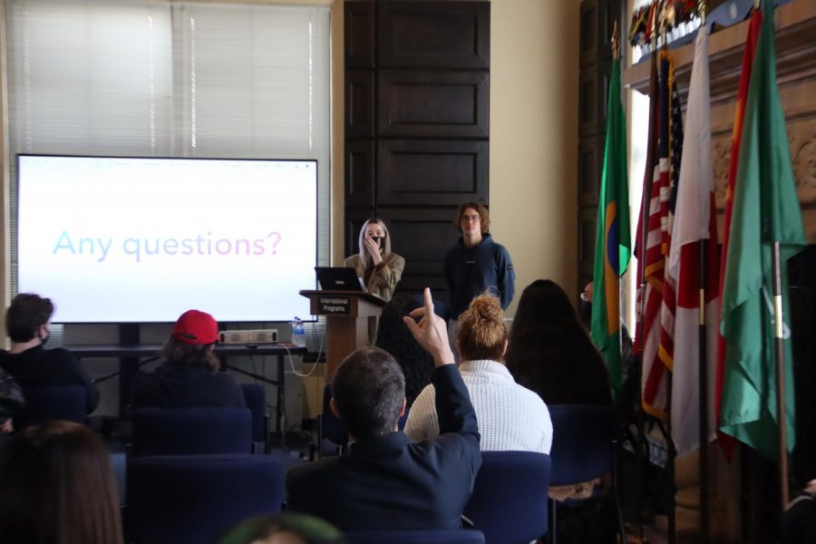 A faculty member asks about the differences of student life between Russia and America. The Brown Bag International Lecture on Nov. 3, 2021 at the International House.