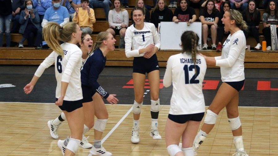 Washburn+volleyball+celebrates+winning+a+point+against+Central+Missouri+Dec.+3%2C+2021.+The+Ichabods+defeated+the+Jennies+3-1+to+advance+to+the+Central+Region+Championship.+%5BPhoto+via+Washburn+Athletics%5D