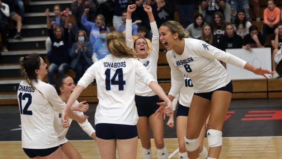 The+volleyball+team+celebrates+after+winning+a+point+Dec.+3%2C+2021.+The+Ichabods+advanced+to+the+National+Semifinals+after+defeating+West+Texas+A%26M+University.+%28Photo+via+Washburn+Athletics%29