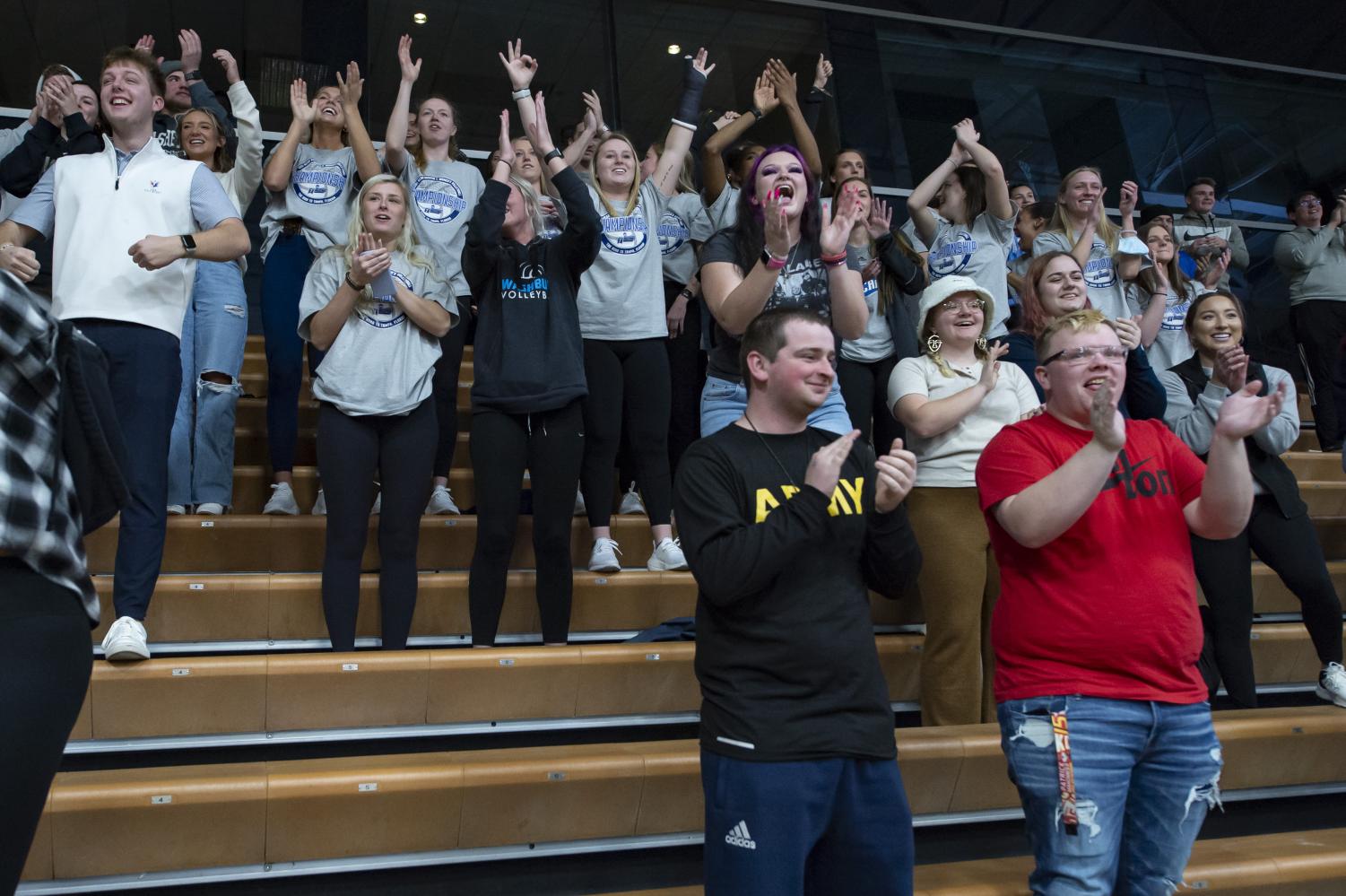 GALLERY: Men's basketball crushes Hornets hearts in 68-65 win