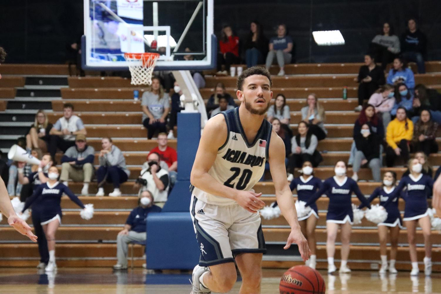 GALLERY: Men's basketball crushes Hornets hearts in 68-65 win