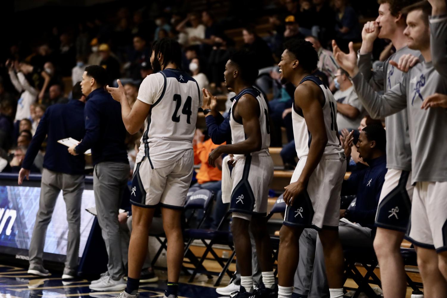 GALLERY: Men's basketball crushes Hornets hearts in 68-65 win