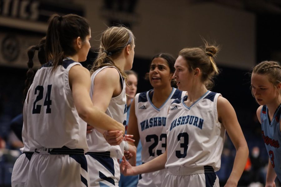 Washburn+players+support+each+other+after+a+score+Jan.+26%2C+2022%2C+Topeka%2C+Kansas.+Washburn+defeated+Newman+47-30+in+the+game.