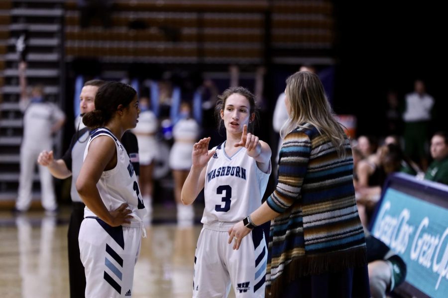 Washburn+senior+guard+Hunter+Bentley+%2823%29%2C+and+freshman+guard+Aubree+Dewey+%283%29+talk+with+assistant+coach+Brette+Herber+on+Jan+17%2C+2022+at+Lee+arena%2C+Topeka%2C+Kan.+The+Ichabods+defeated+Northwest+Missouri+State+58-52.