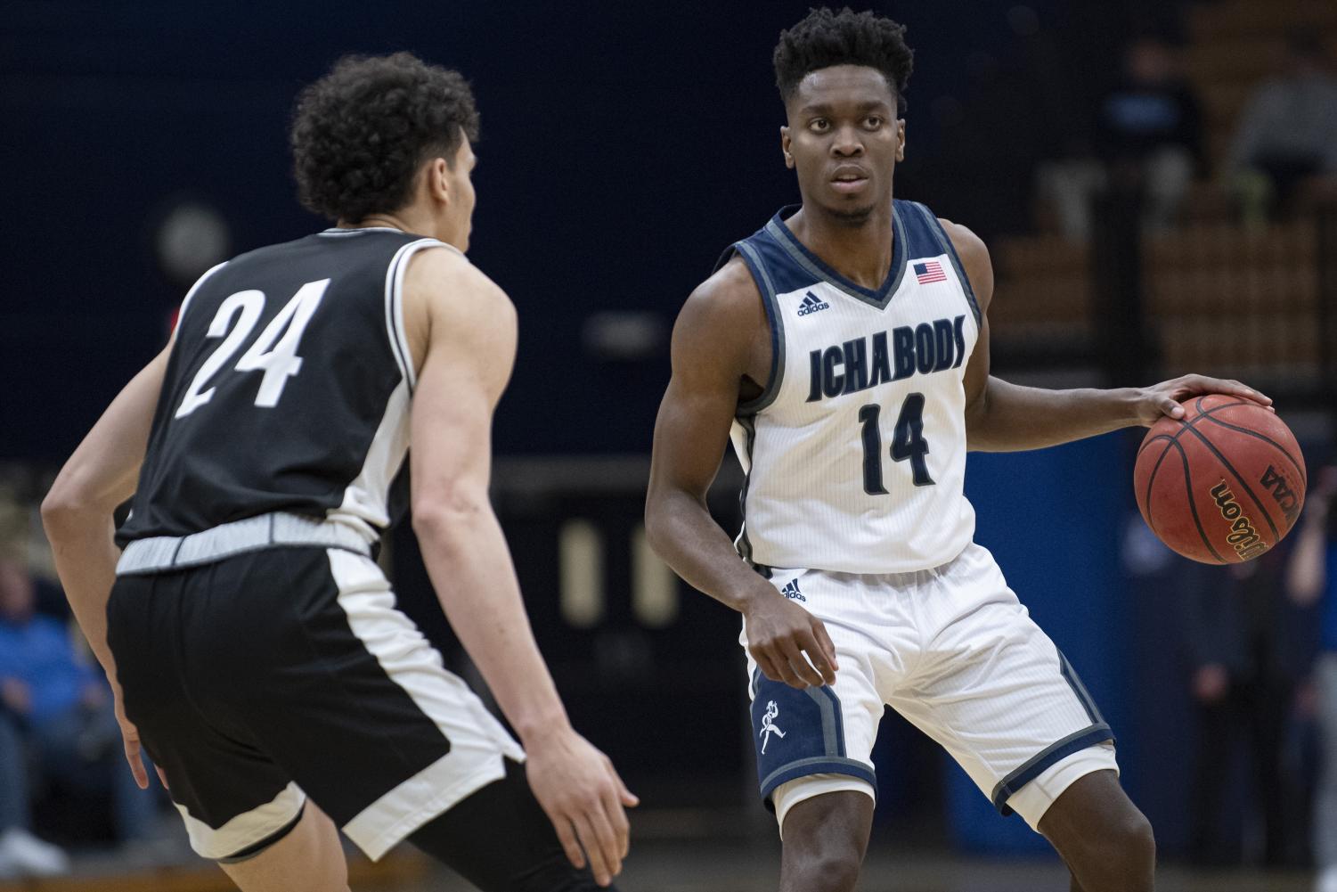 GALLERY: Men's basketball crushes Hornets hearts in 68-65 win