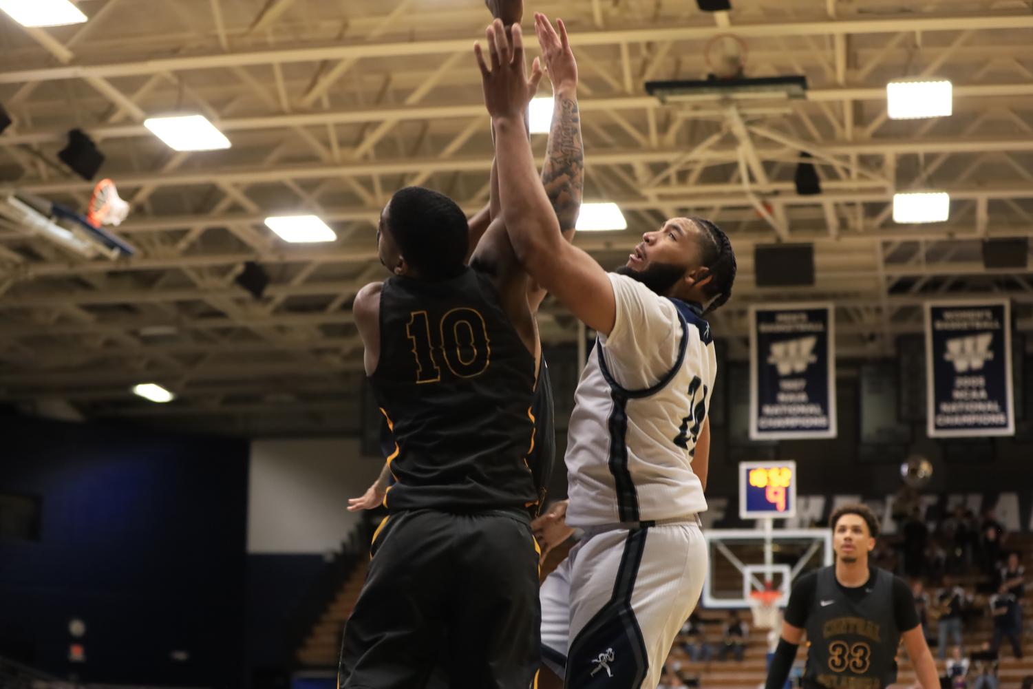 GALLERY: Sights from men's basketball's third straight home win