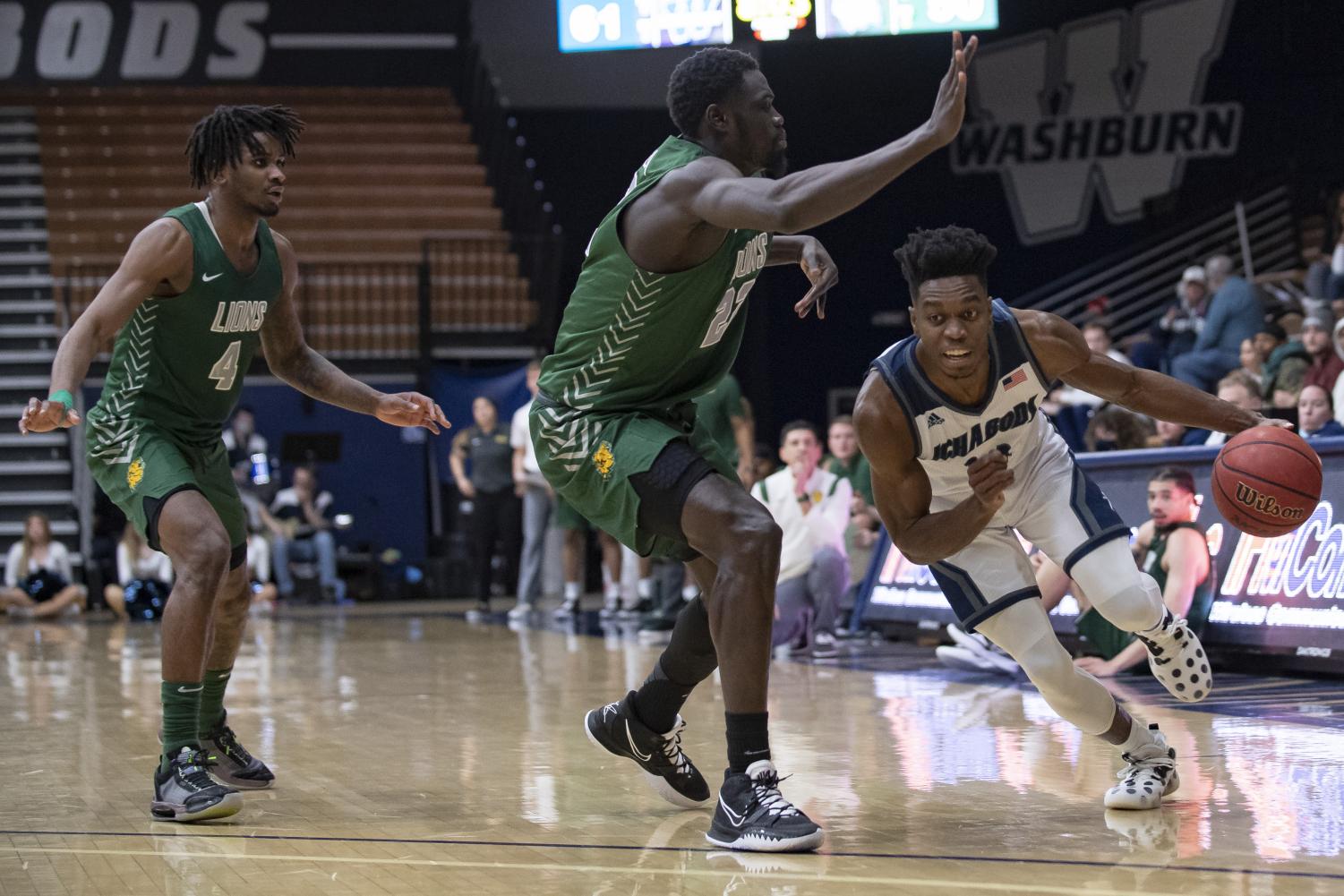 GALLERY: Men's basketball tames Lions on senior night
