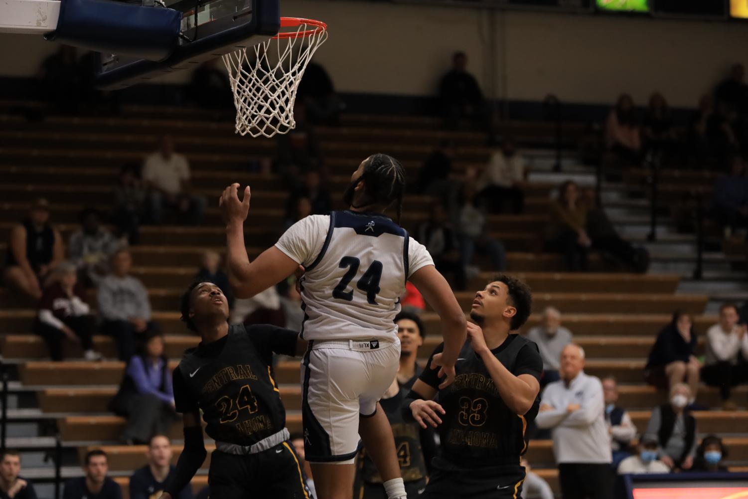 GALLERY: Sights from men's basketball's third straight home win