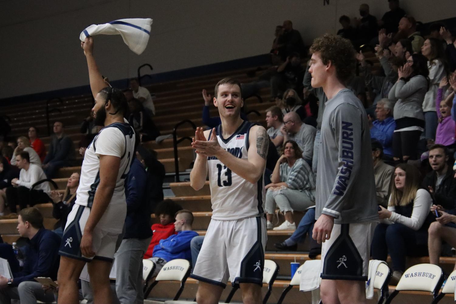 GALLERY: Sights from men's basketball's third straight home win