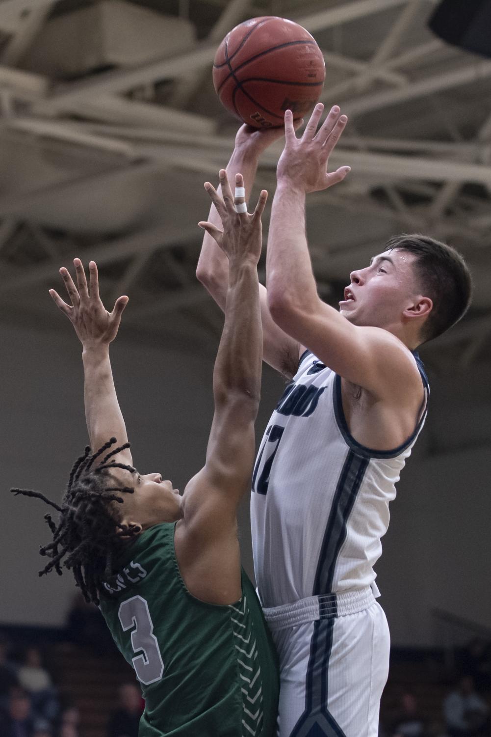 GALLERY: Men's basketball tames Lions on senior night