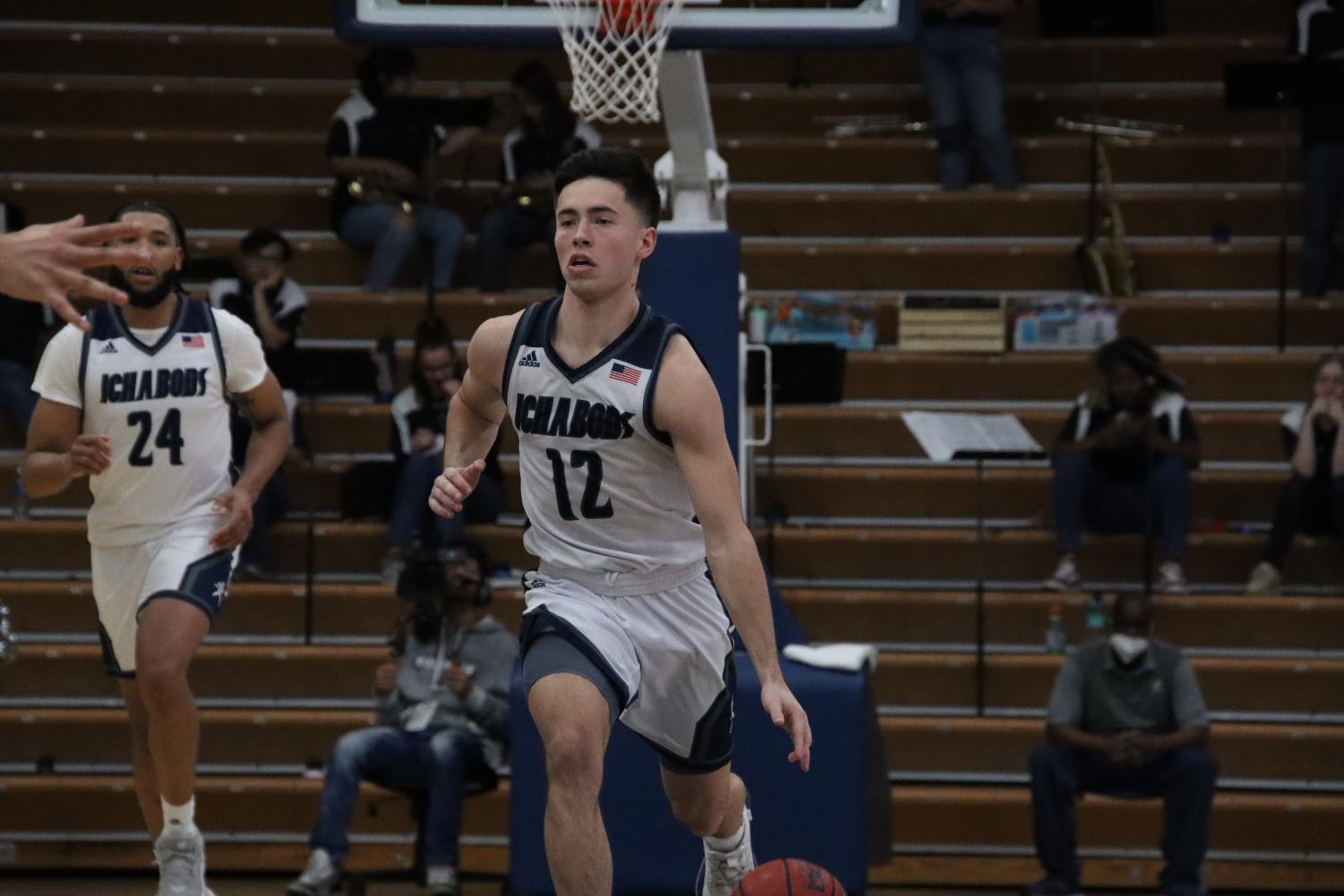 GALLERY: Sights from men's basketball's third straight home win