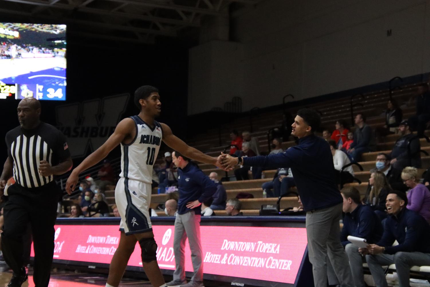 GALLERY: Sights from men's basketball's third straight home win