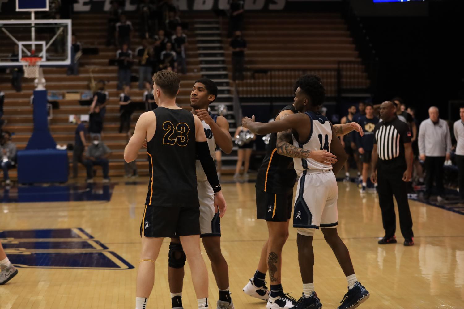 GALLERY: Sights from men's basketball's third straight home win