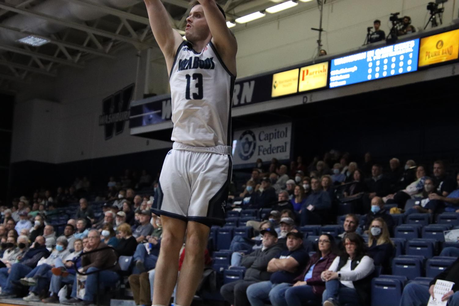 GALLERY: Sights from men's basketball's third straight home win