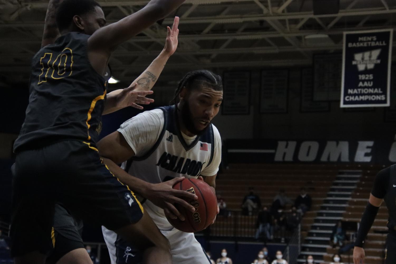 GALLERY: Sights from men's basketball's third straight home win