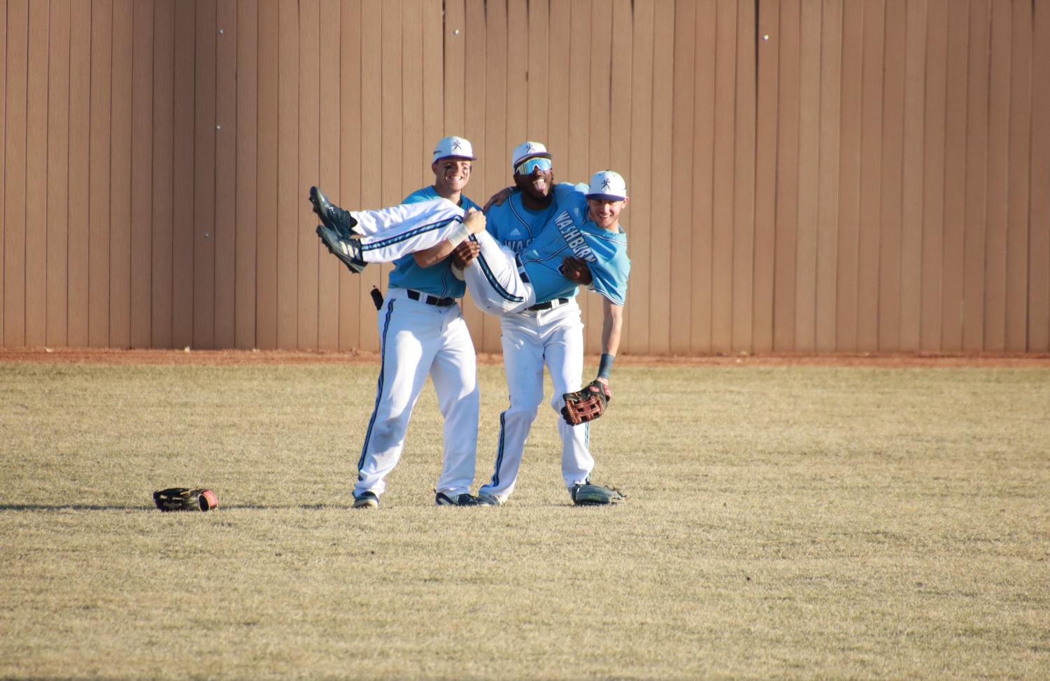 GALLERY: Baseball blows past Bearcats in 10-1 win