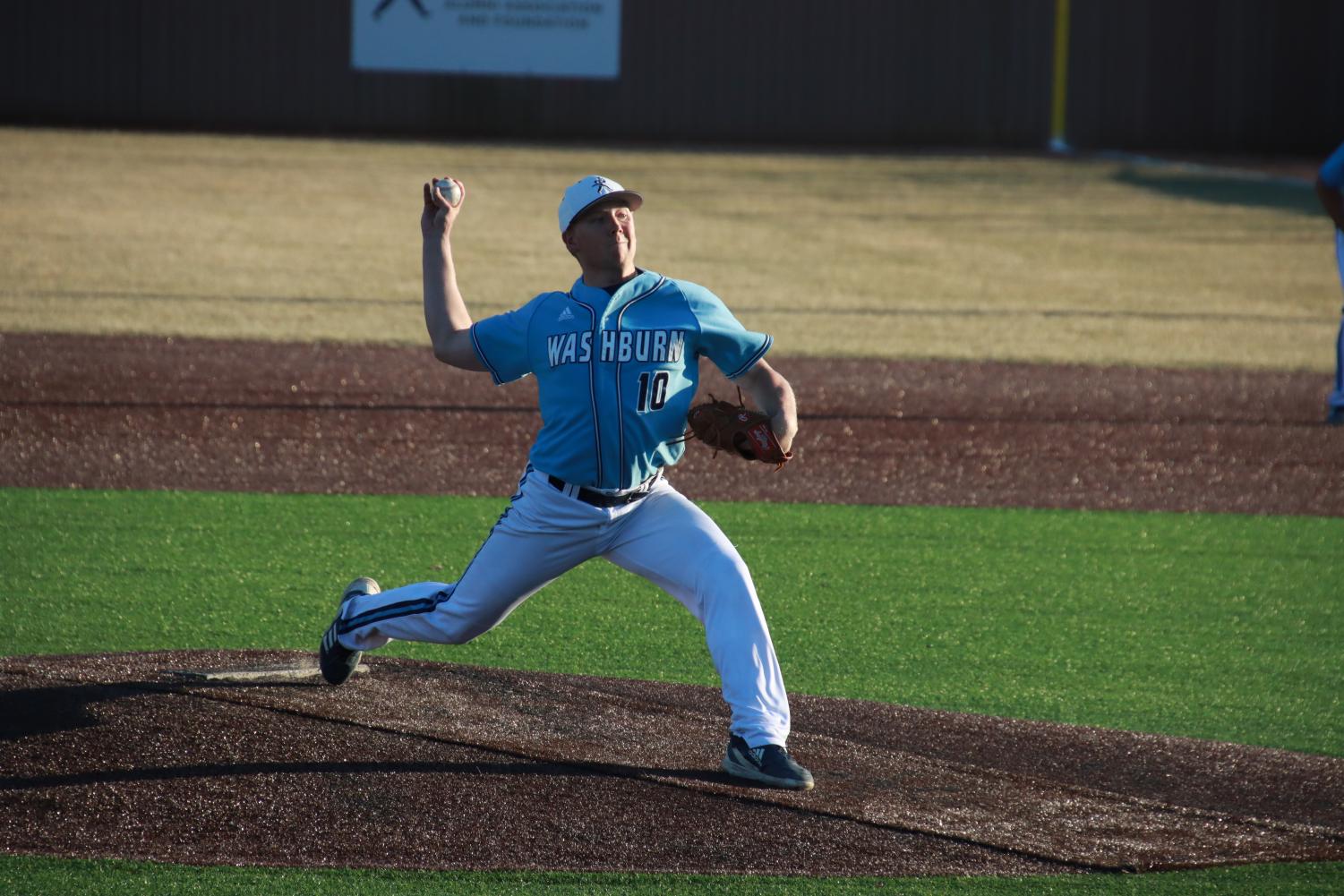 GALLERY: Baseball blows past Bearcats in 10-1 win