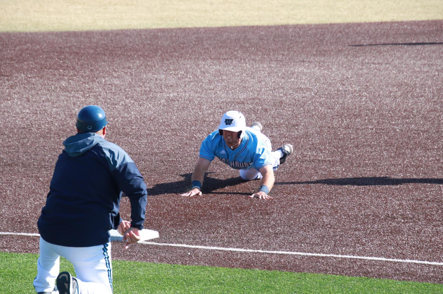 GALLERY: Baseball blows past Bearcats in 10-1 win