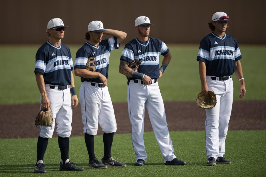 Washburn+players+wait+in+the+infield+Friday%2C+April+29%2C+2022%2C+at+Washburn+University+in+Topeka%2C+Kansas.+Washburn+lost+to+Pittsburg+State+14-3+in+the+game.