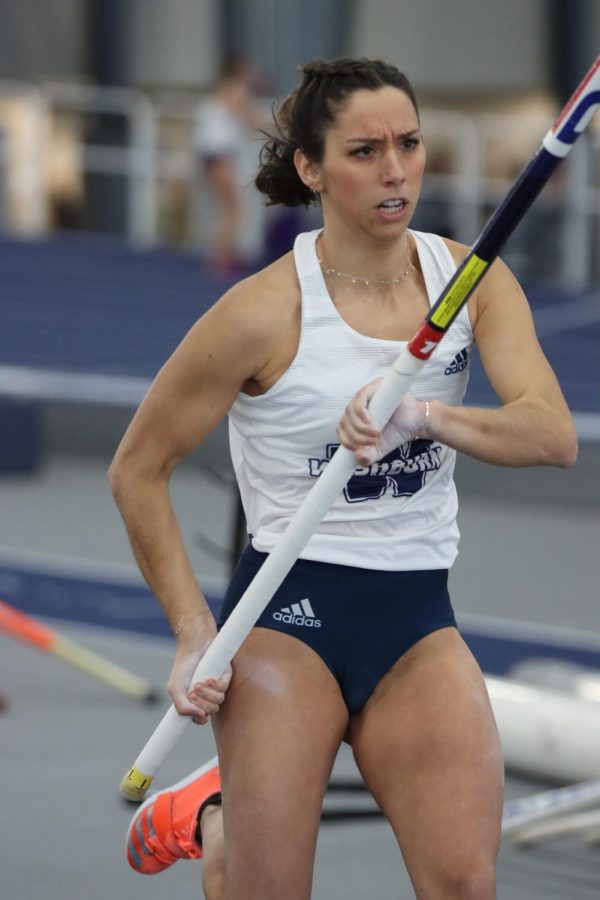 Virgi+Scardanzan+focuses+on+her+form+in+the+pole+vault+competition.+The+track+meet+took+place+Feb.+12%2C+2022%2C+Topeka%2C+Kansas.