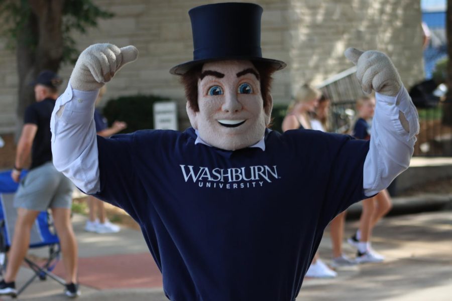 Ichabod+shows+off+his+strength.+The+Washburn+mascot+made+an+appearance+to+promote+enthusiasm+for+that+nights+game.