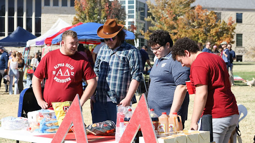 Students and alumni gravitate to alma mater during Homecoming