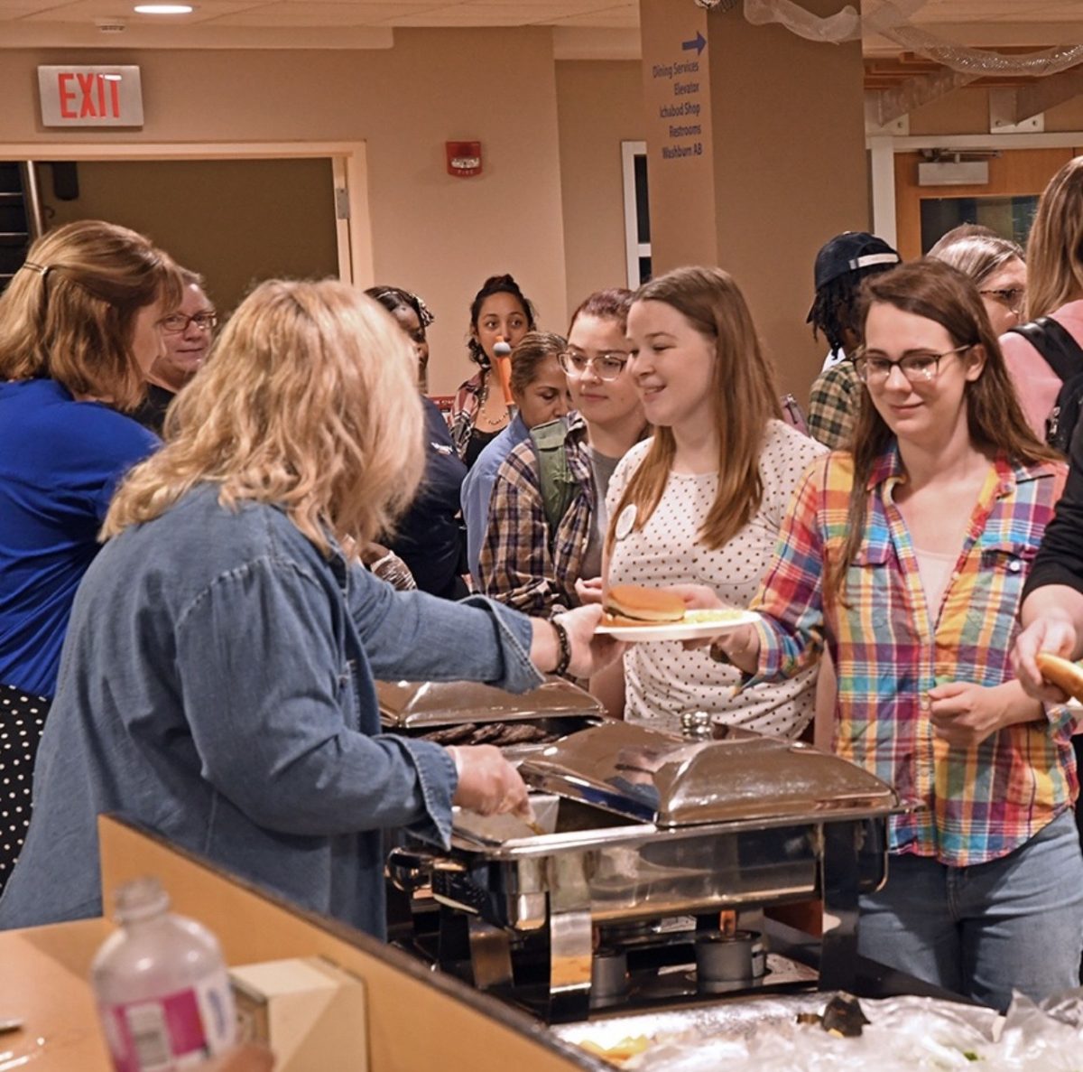 Washburn is abuzz with excitement for Scorch on the Porch, presidential edition. As people gathered in the main level of Memorial Union, they were greeted with an aroma of free food and treats. 