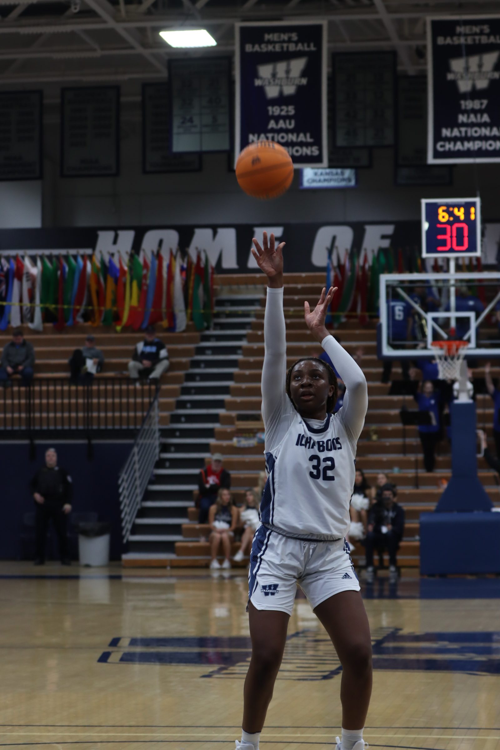 Washburn women’s basketball fight for a sixth win