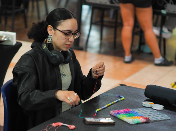 Besides bracelets, the audience uses the material to build their favorite DIY jewelry. Sebastian Hernandez-Montijo, freshman psychology major, shared that the polymer-beads charm necklace she made was based on colors that stand for different elements, such as blue for water.

