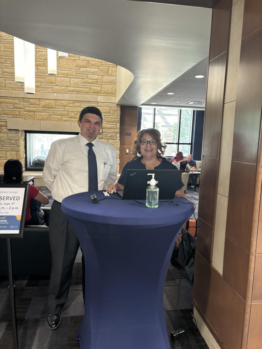 James Barraclough, director of Career Engagement, and Angela Valdivia, Career Services assistant director, host the Resume Roadshow. The event was held Monday, Sept. 9 in Morgan Hall.