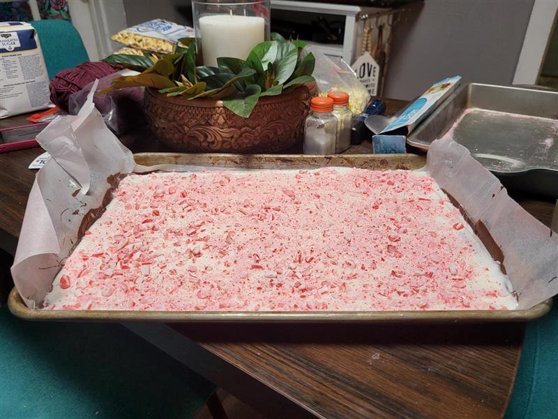 Peppermint bark has the flavor of holidays in every bite. Served at any winter party to liven up the atmosphere.