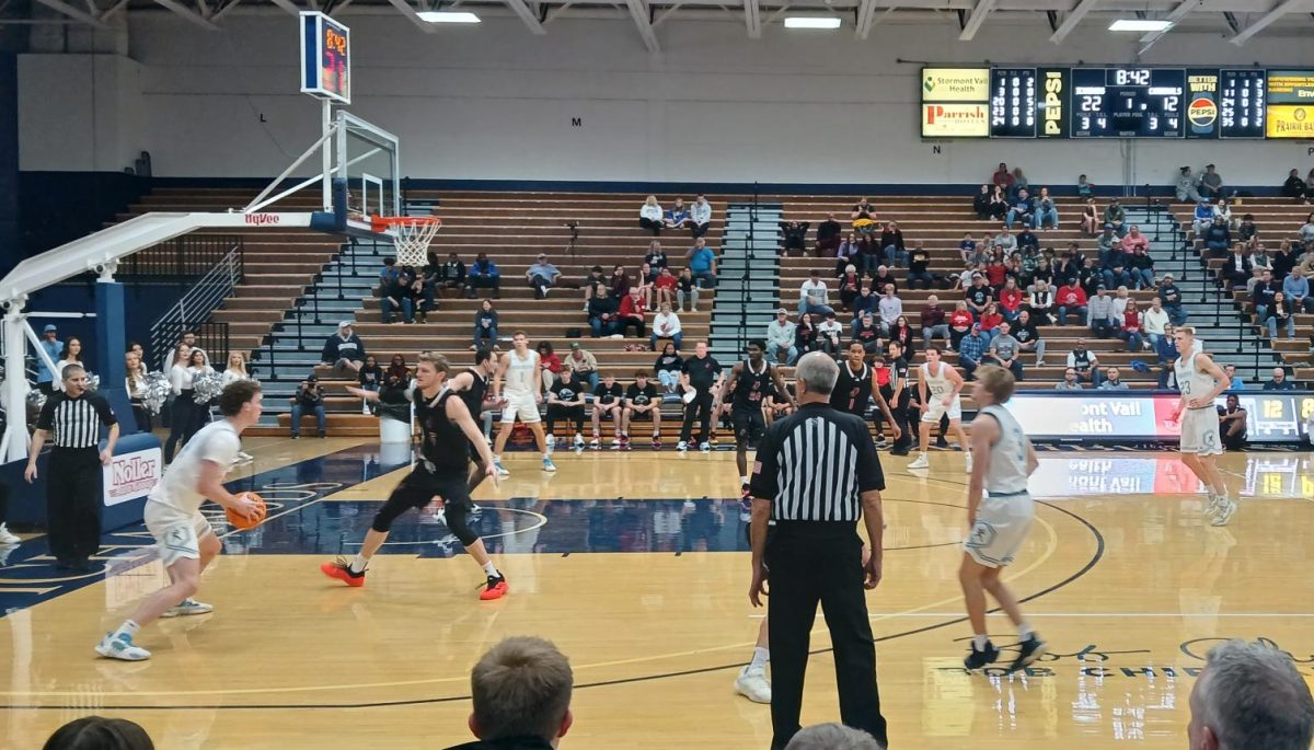 Washburn moves the ball around on offense in the first half. The Ichabods defeated William Jewell College 81-73.