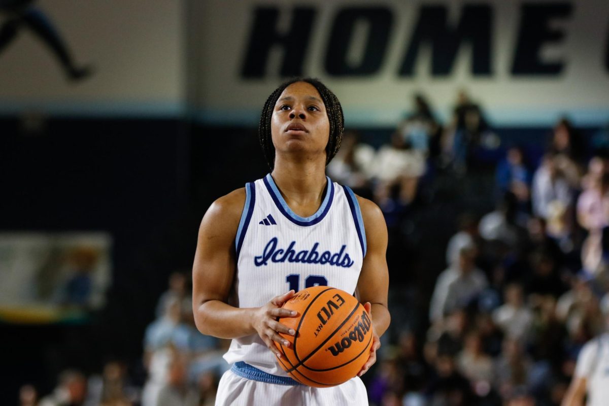 Junior guard Kellyn Hunter prepares to take the shot as play continues during the game. Ichabods kept scoring and ended the quarter shooting 52.6%, using a 14-0 run to take a 51-37 lead. 