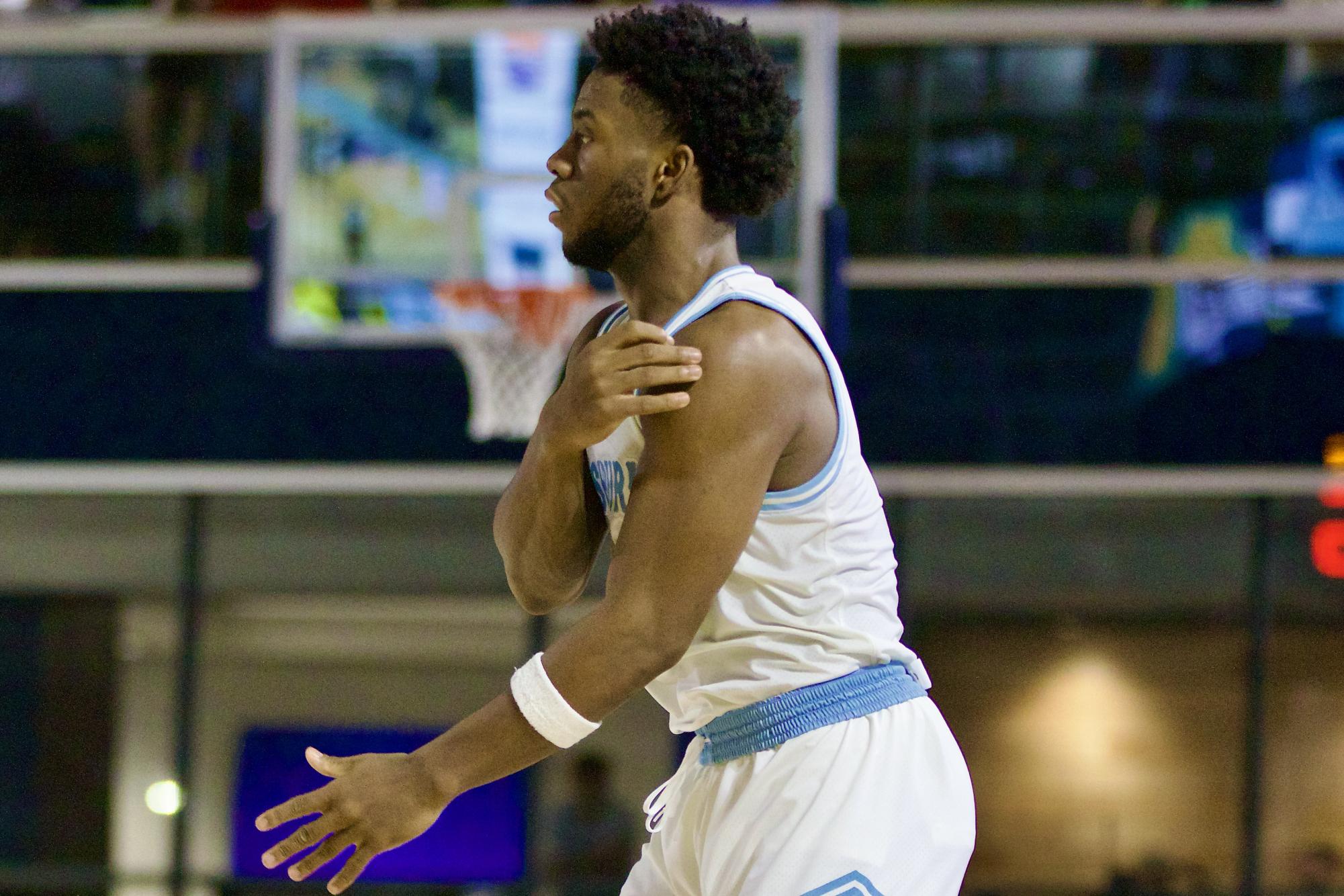 Bachelor and Christiansen lead Ichabods to 84-74 victory