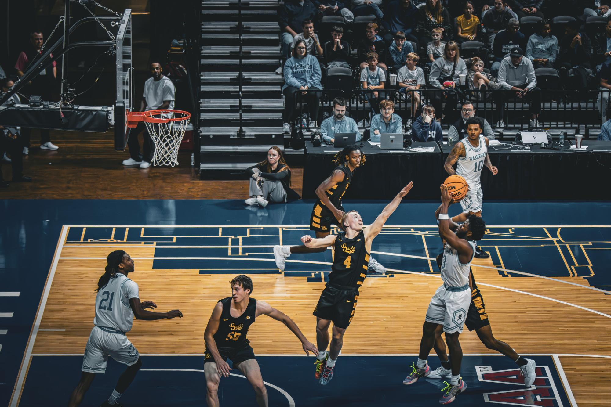Washburn's men's basketball dominates the MIAA tournament