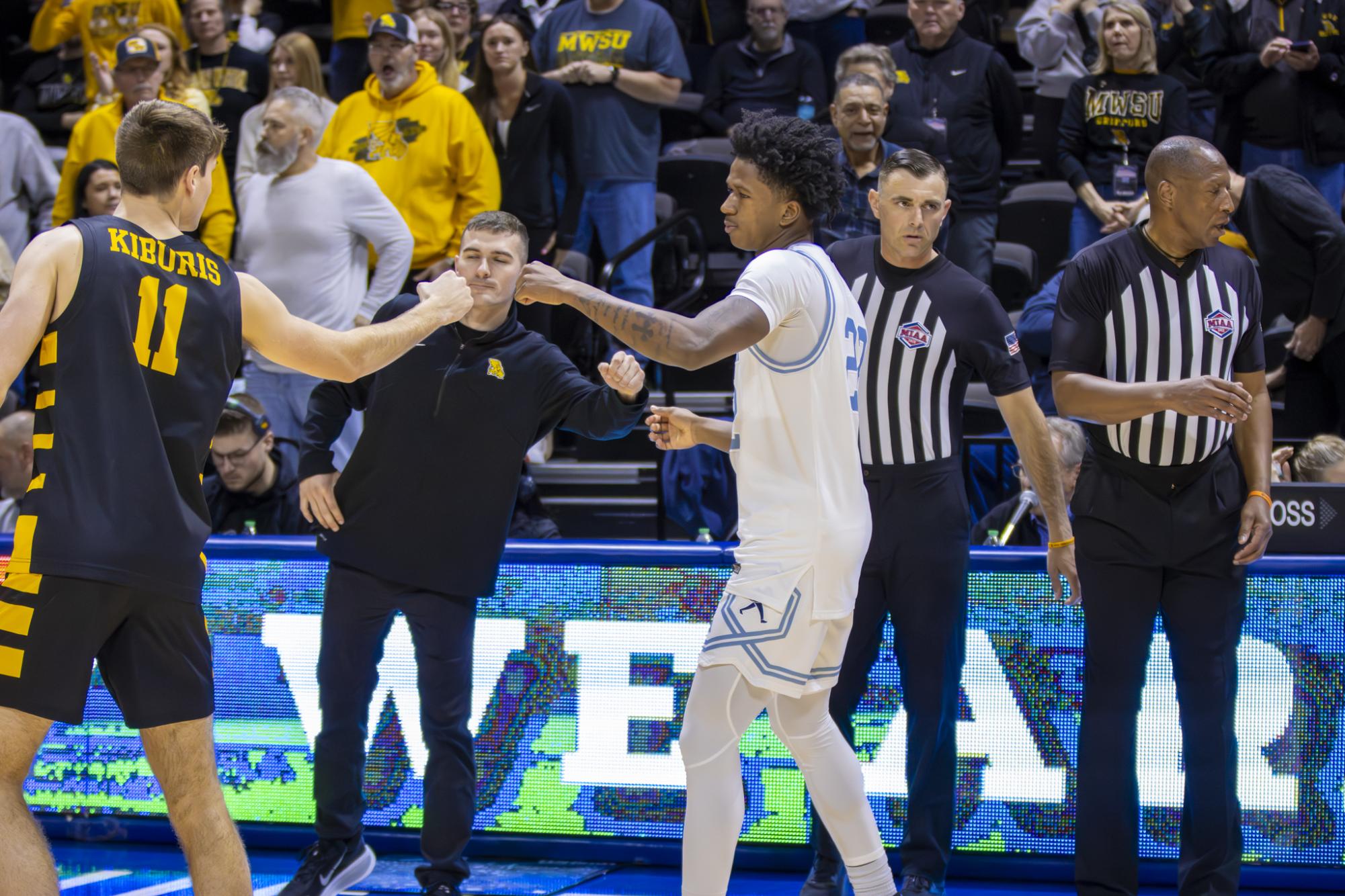 Washburn's men's basketball dominates the MIAA tournament