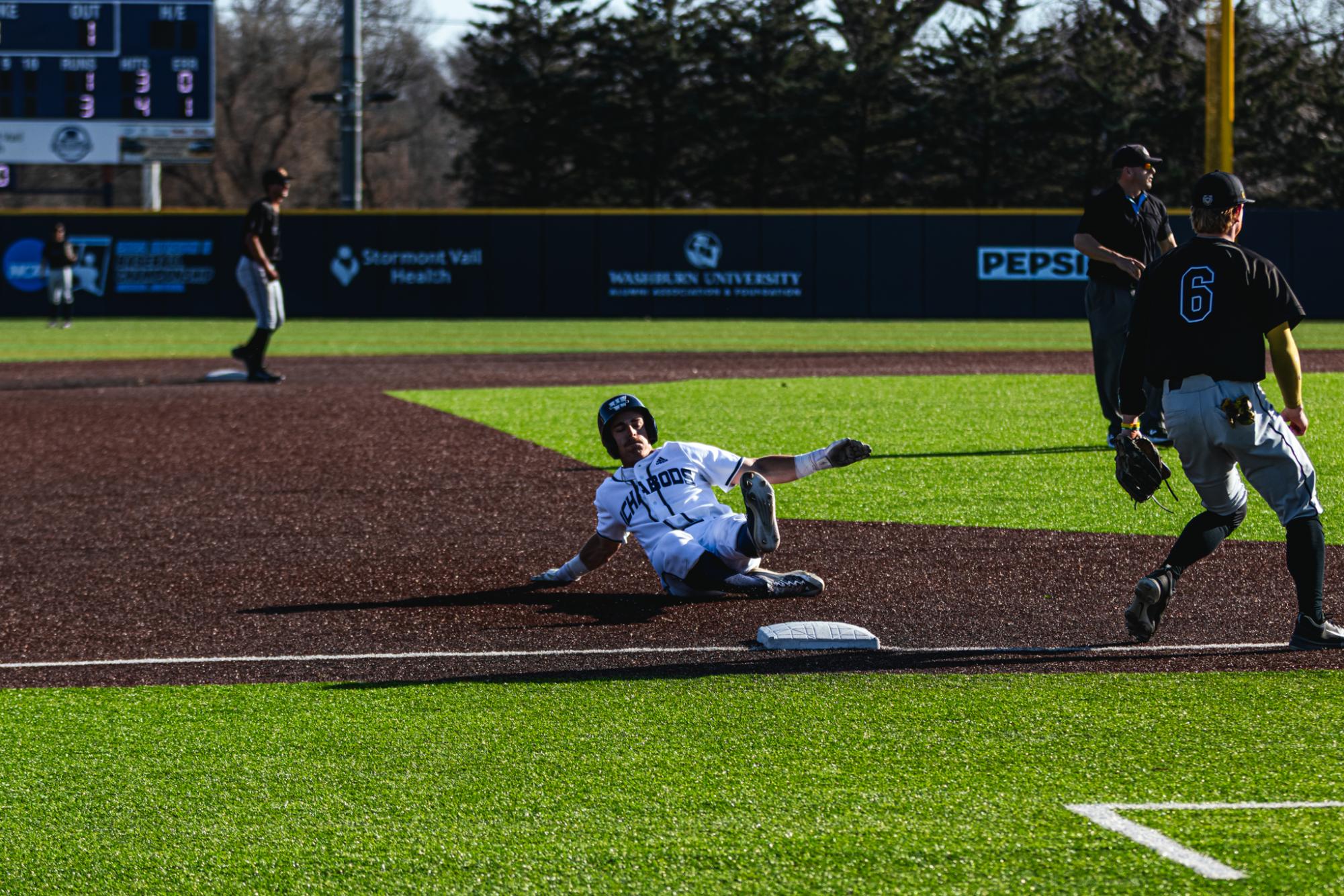 Ichabods squeezed by Tigers of Fort Hayes to a victory of 6-5