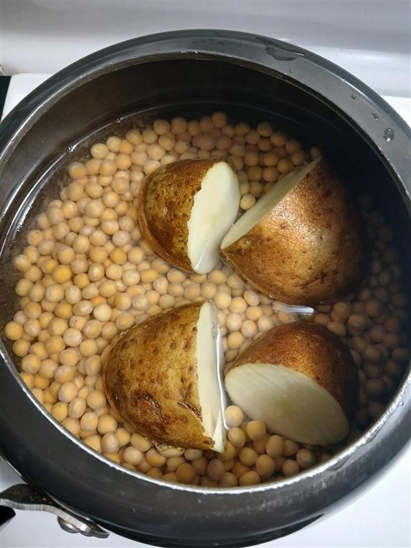 Making Nepali street food fulki