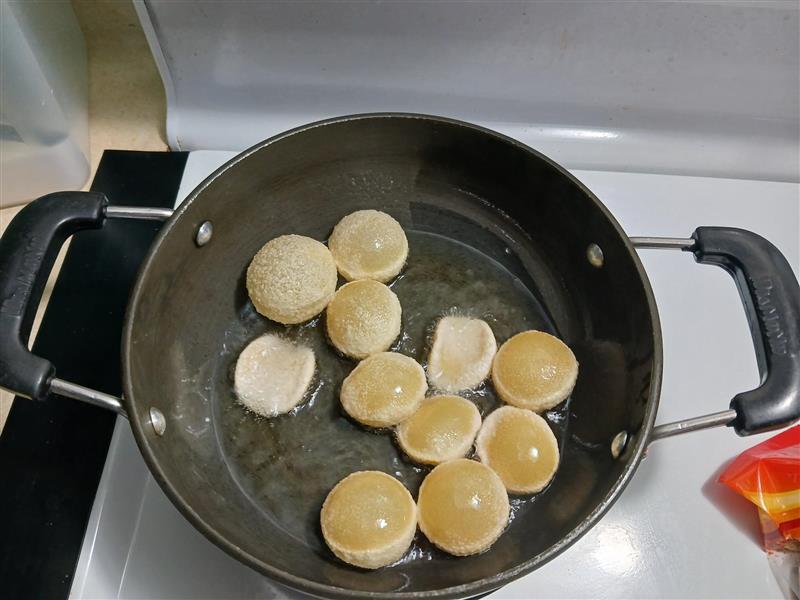 Making Nepali street food fulki