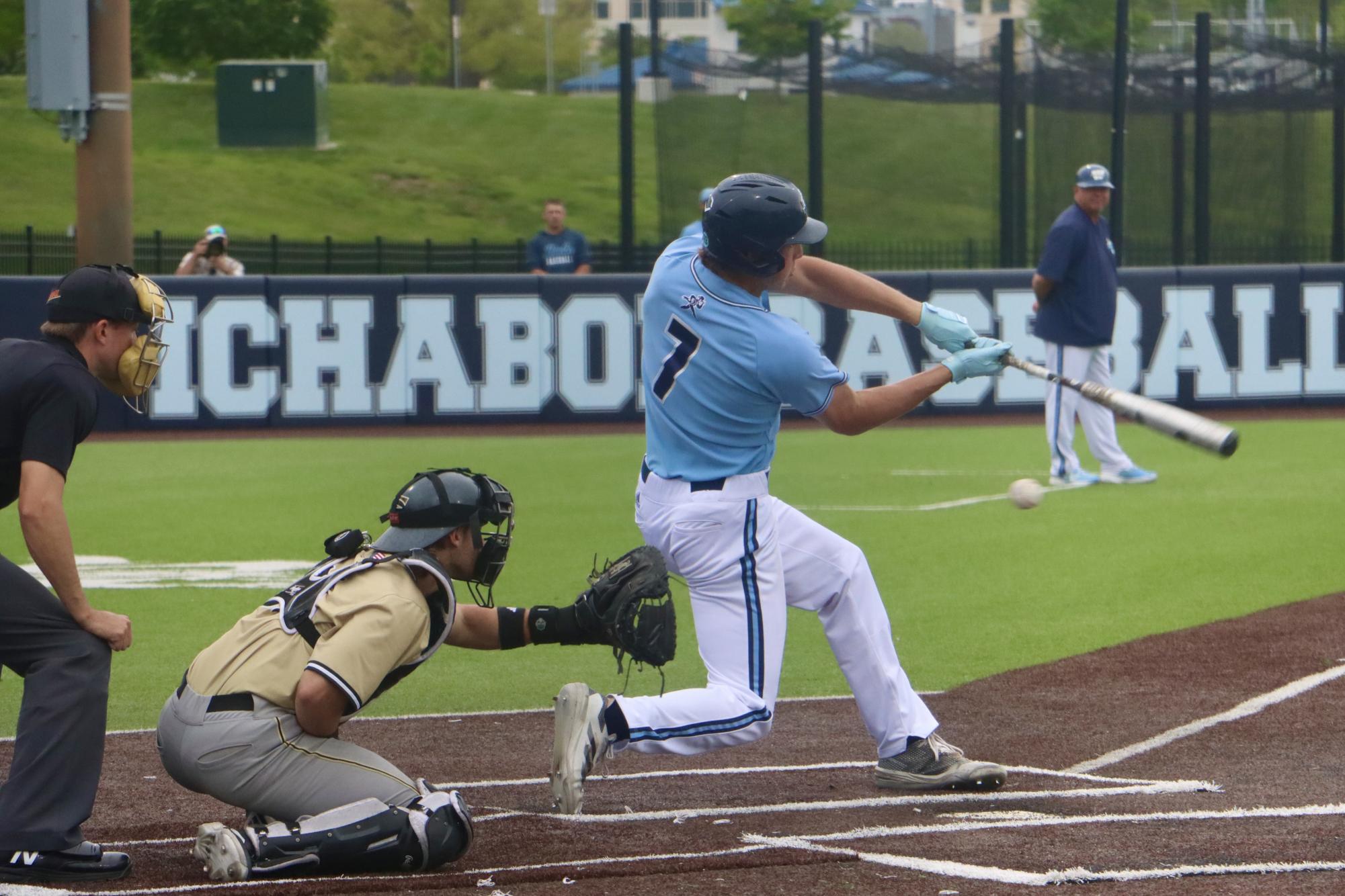Washburn overcomes long rain delay to beat Emporia State 6-3